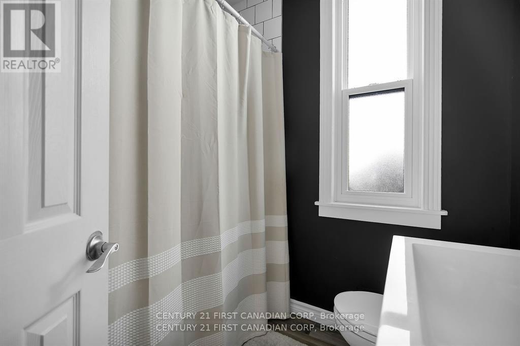 453 Quebec Street, London East (East G), Ontario  N5W 3Y4 - Photo 22 - X12439781