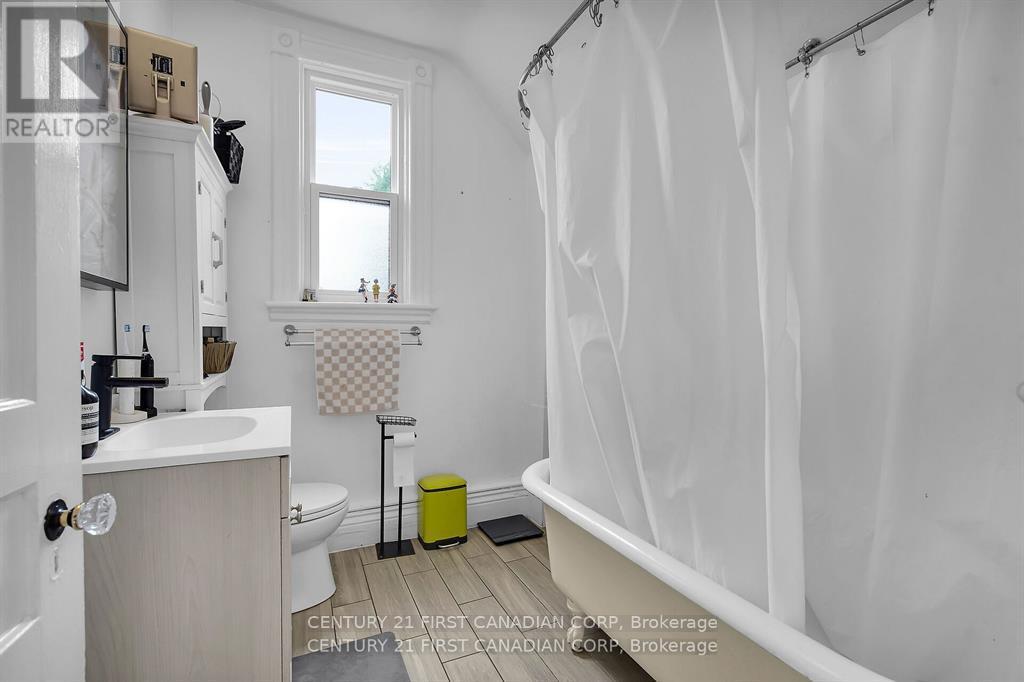 453 Quebec Street, London East (East G), Ontario  N5W 3Y4 - Photo 32 - X12439781