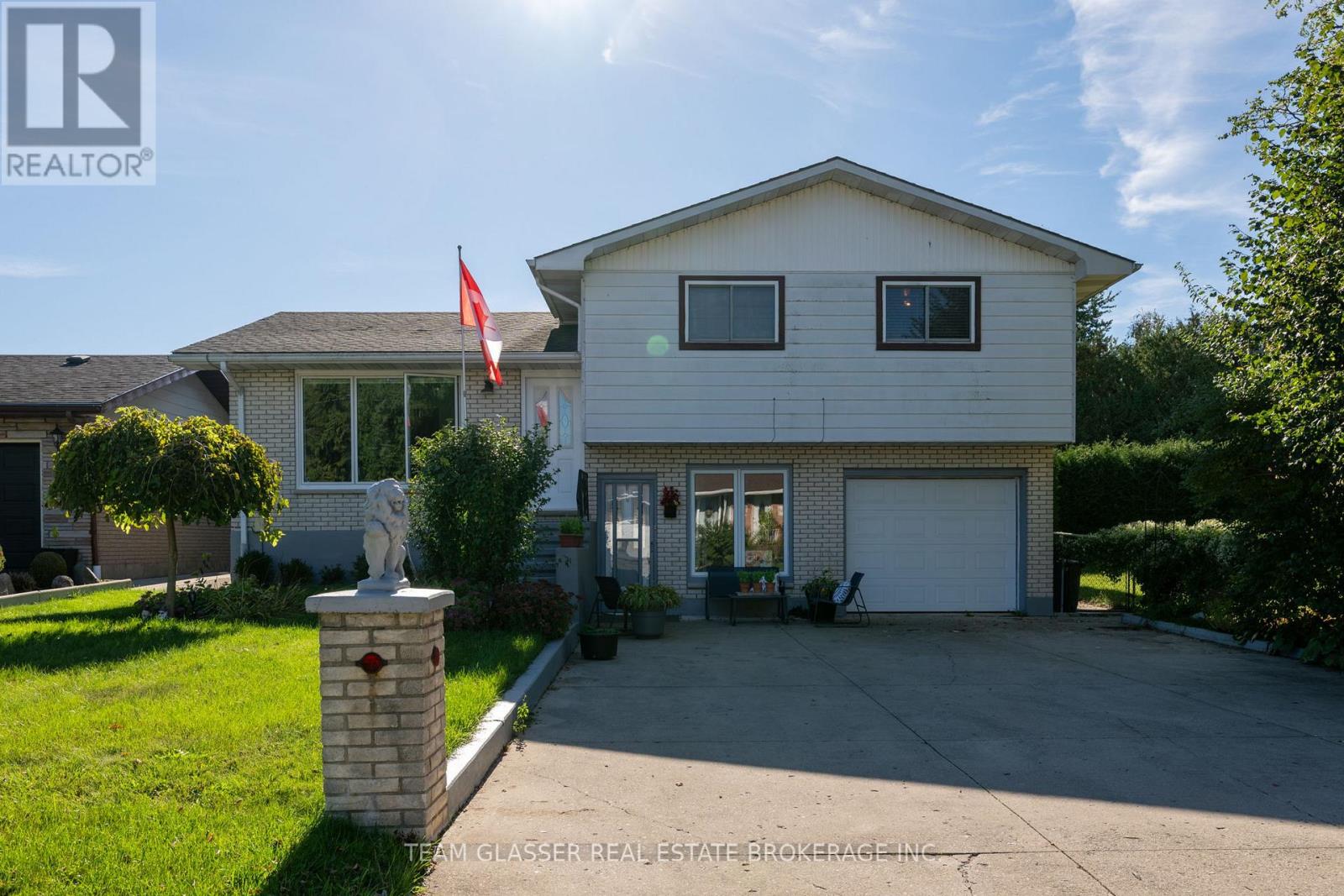 108 William Street, West Elgin, Ontario  N0L 2P0 - Photo 2 - X12439794
