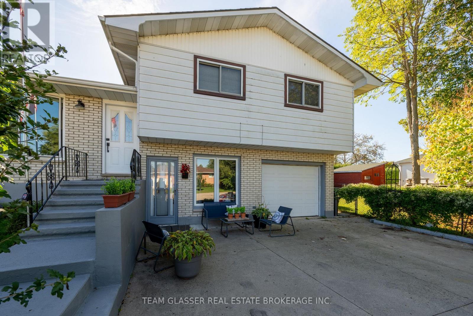 108 William Street, West Elgin, Ontario  N0L 2P0 - Photo 4 - X12439794