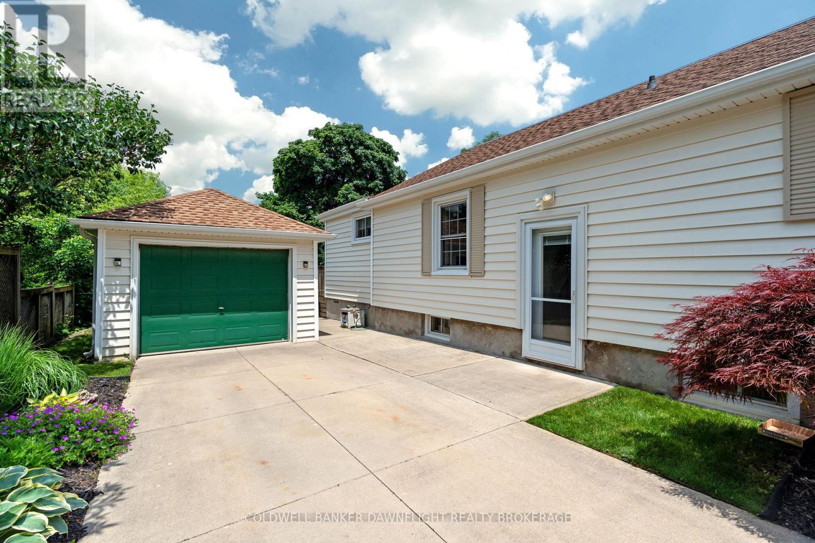 644 Percy Street, London South, Ontario  N6C 2L7 - Photo 39 - X12439826