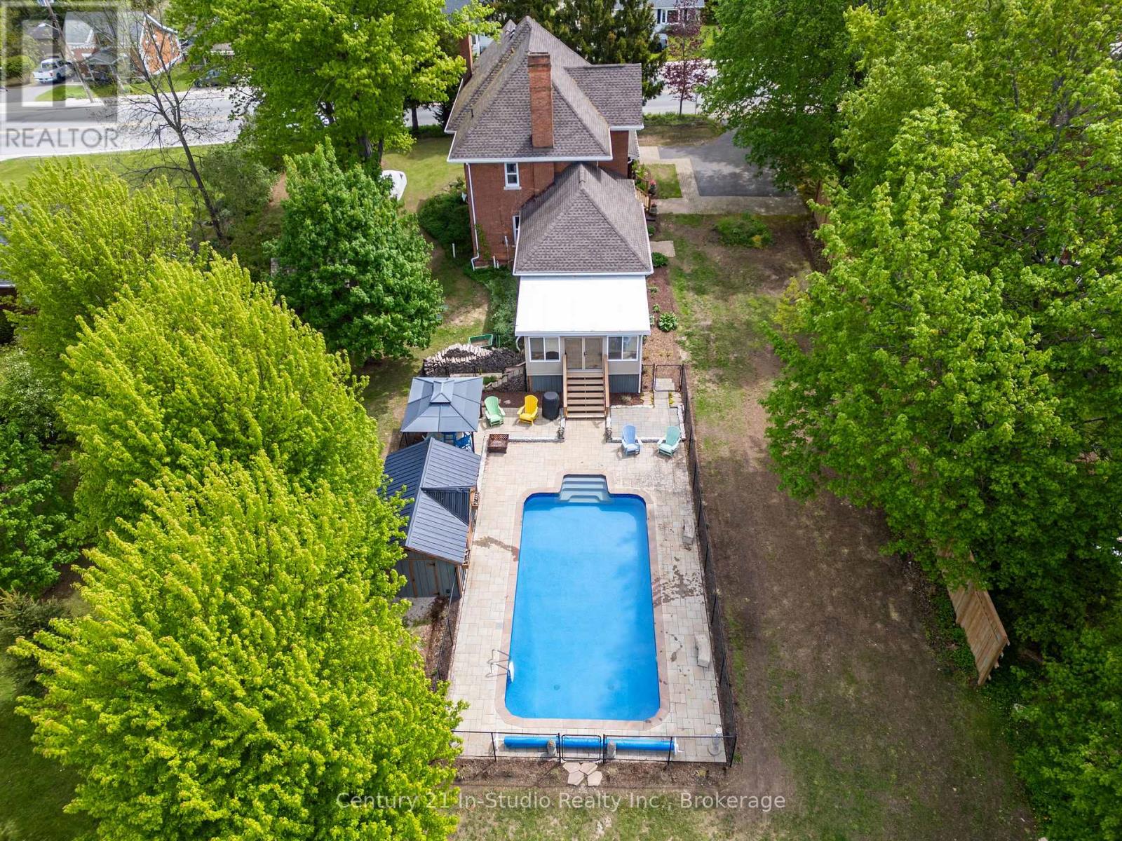 296 Garafraxa St Street, Chatsworth, Ontario  N0H 1G0 - Photo 1 - X12439570