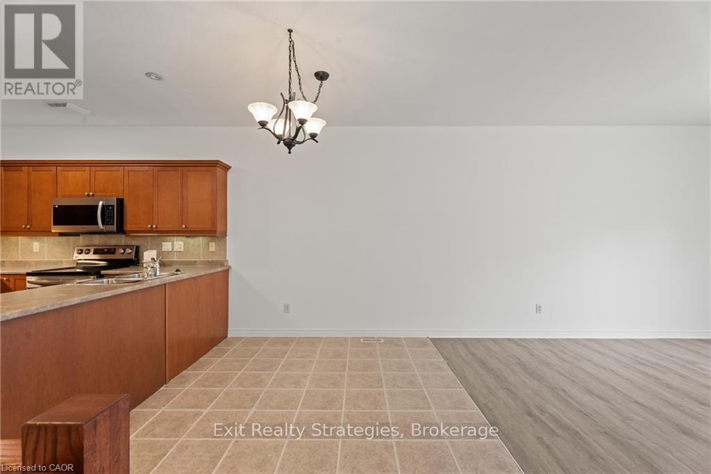 39 - 68 Hallmark Trail E, Hamilton, Ontario  L9B 0A4 - Photo 10 - X12439822