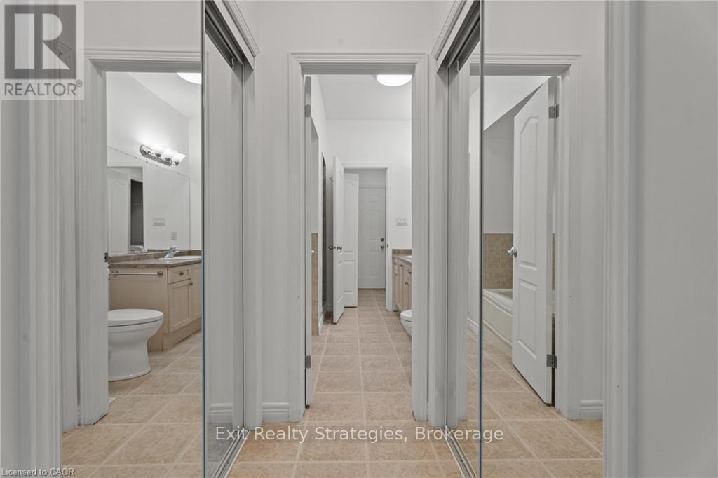 39 - 68 Hallmark Trail E, Hamilton, Ontario  L9B 0A4 - Photo 15 - X12439822