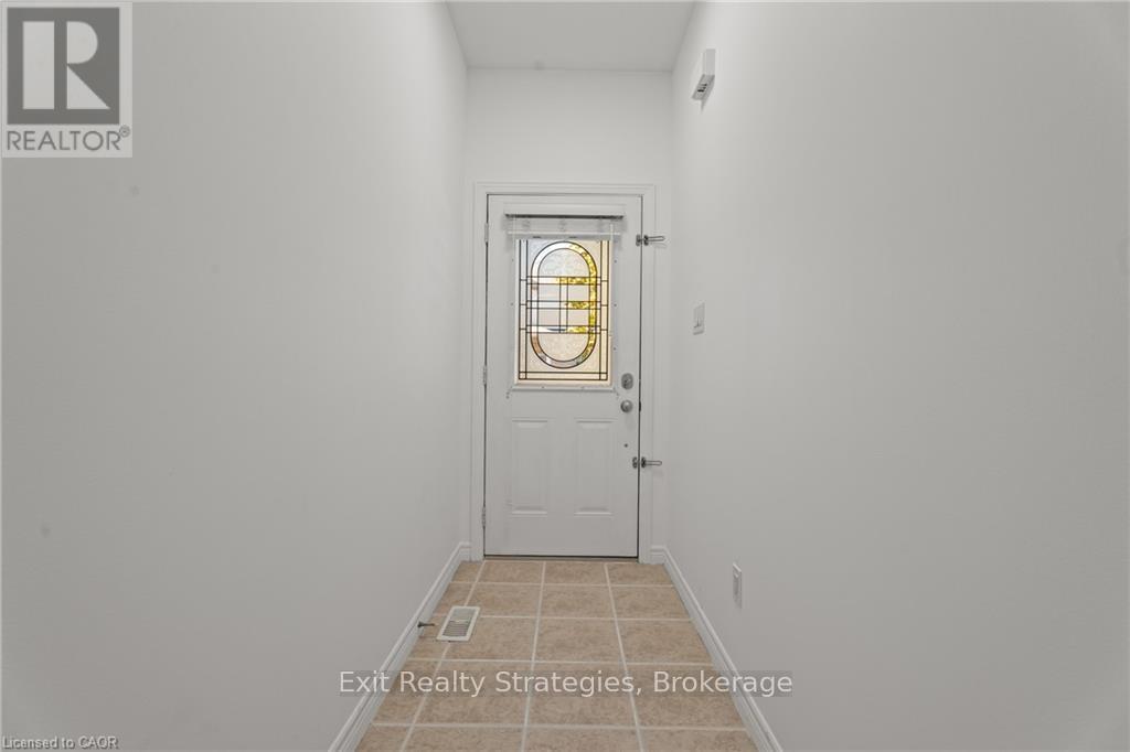 39 - 68 Hallmark Trail E, Hamilton, Ontario  L9B 0A4 - Photo 3 - X12439822