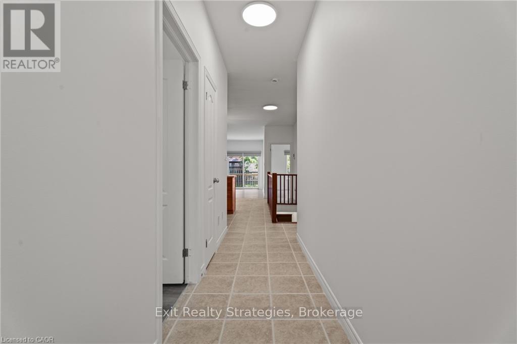 39 - 68 Hallmark Trail E, Hamilton, Ontario  L9B 0A4 - Photo 4 - X12439822