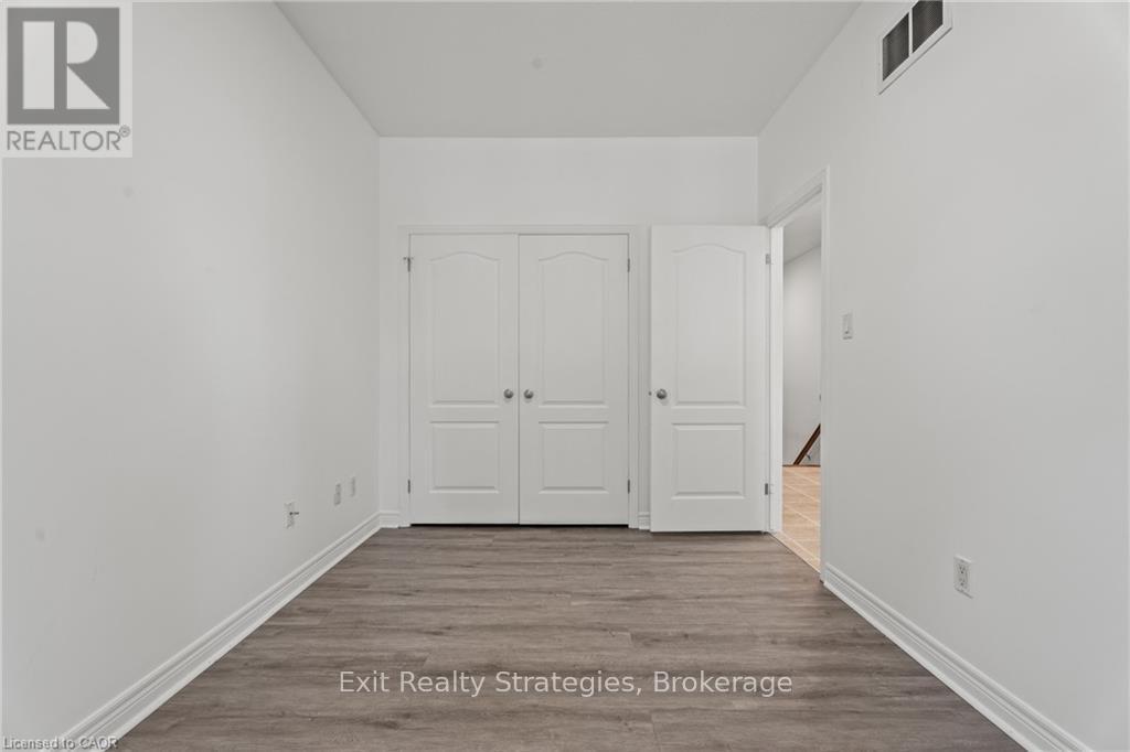 39 - 68 Hallmark Trail E, Hamilton, Ontario  L9B 0A4 - Photo 6 - X12439822