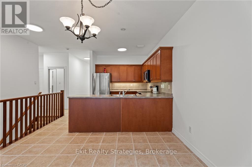 39 - 68 Hallmark Trail E, Hamilton, Ontario  L9B 0A4 - Photo 9 - X12439822