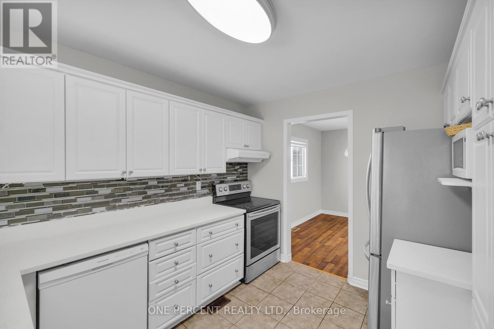 28 Chickasaw Crescent, Ottawa, Ontario  K2M 1M4 - Photo 10 - X12439832