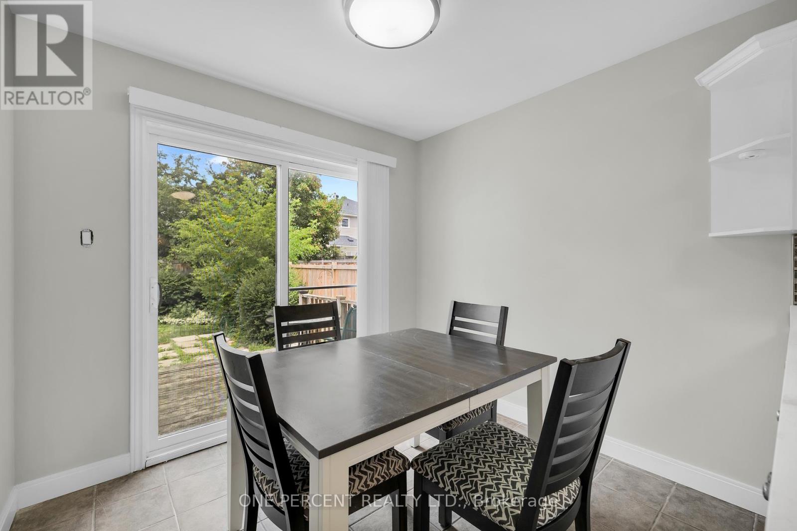 28 Chickasaw Crescent, Ottawa, Ontario  K2M 1M4 - Photo 11 - X12439832