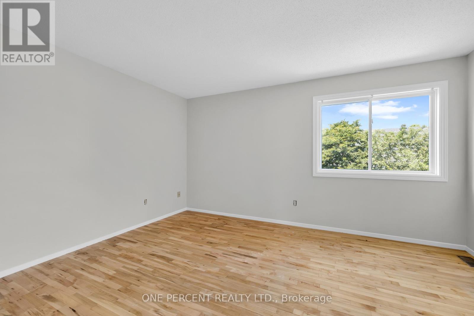 28 Chickasaw Crescent, Ottawa, Ontario  K2M 1M4 - Photo 14 - X12439832