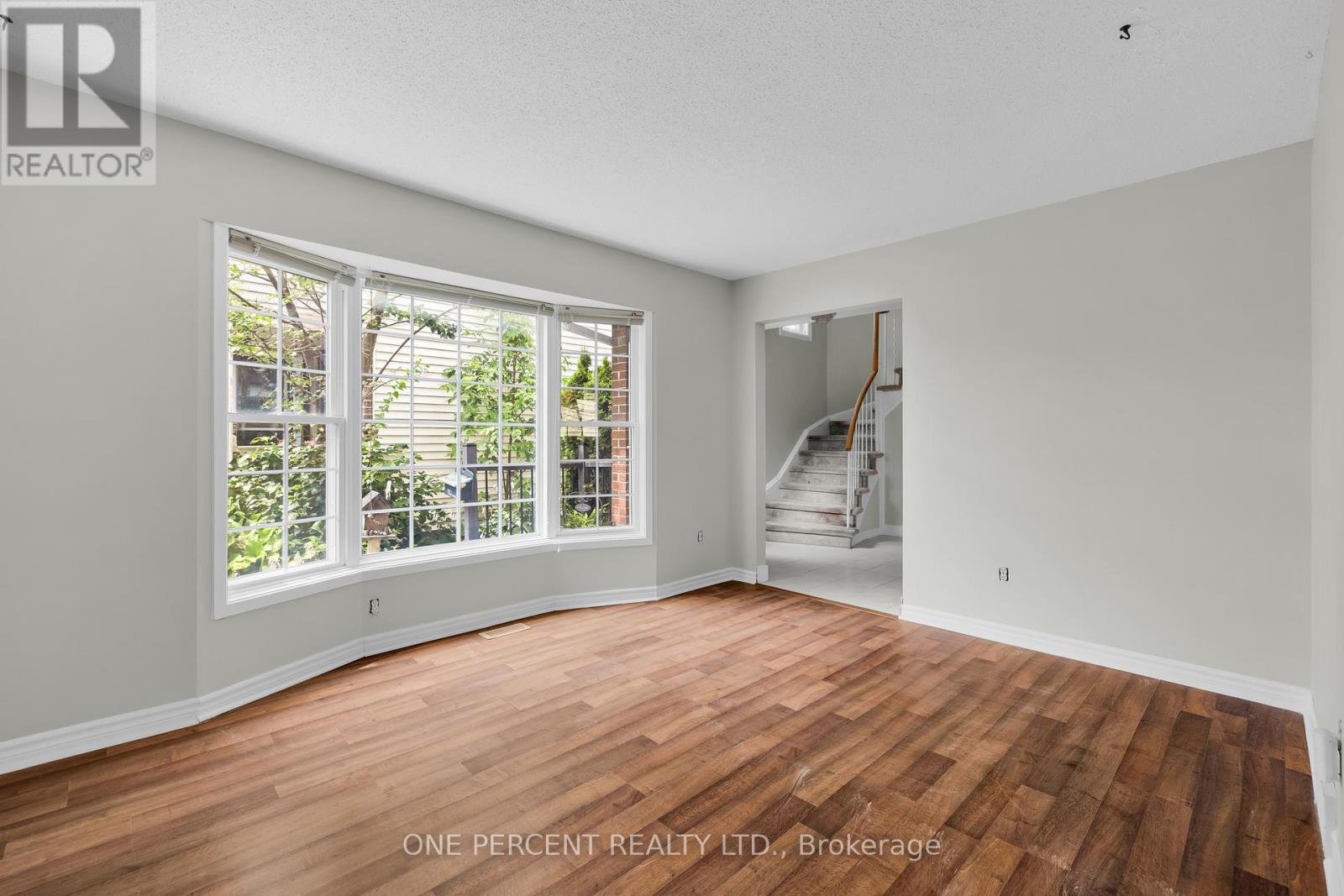 28 Chickasaw Crescent, Ottawa, Ontario  K2M 1M4 - Photo 6 - X12439832
