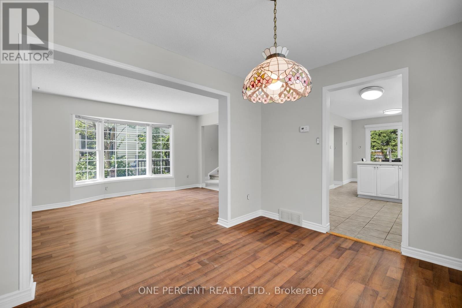28 Chickasaw Crescent, Ottawa, Ontario  K2M 1M4 - Photo 7 - X12439832