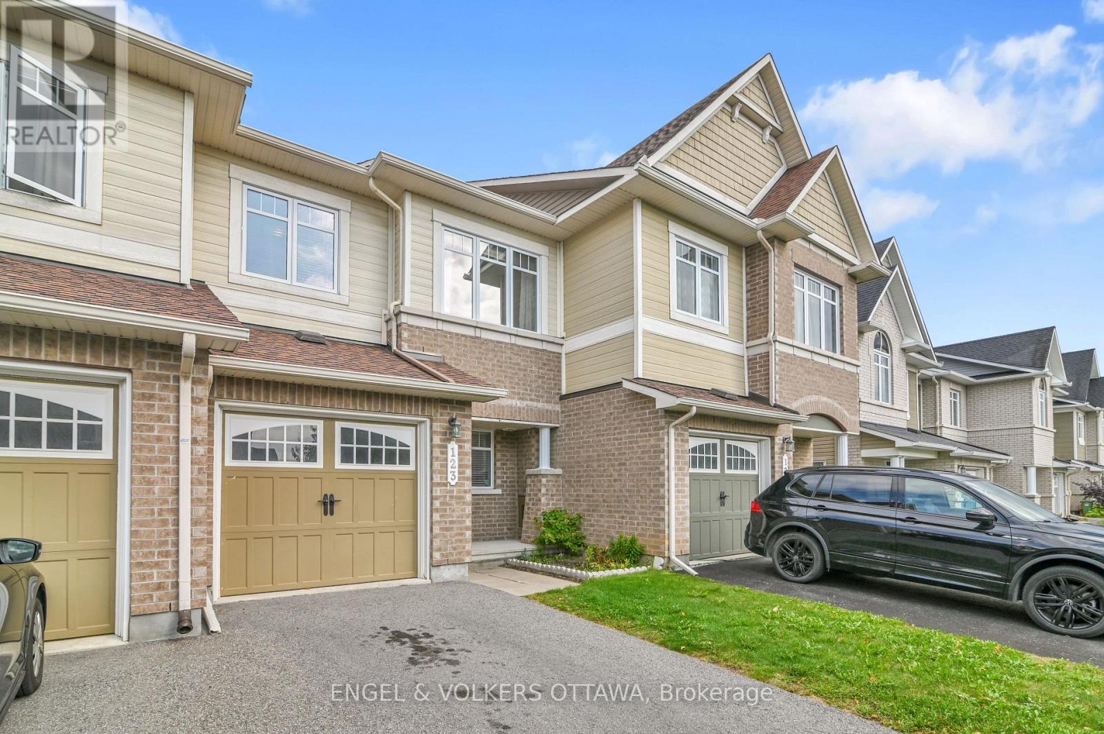 123 Waterfern Way, Ottawa, Ontario  K4A 0T4 - Photo 2 - X12439899