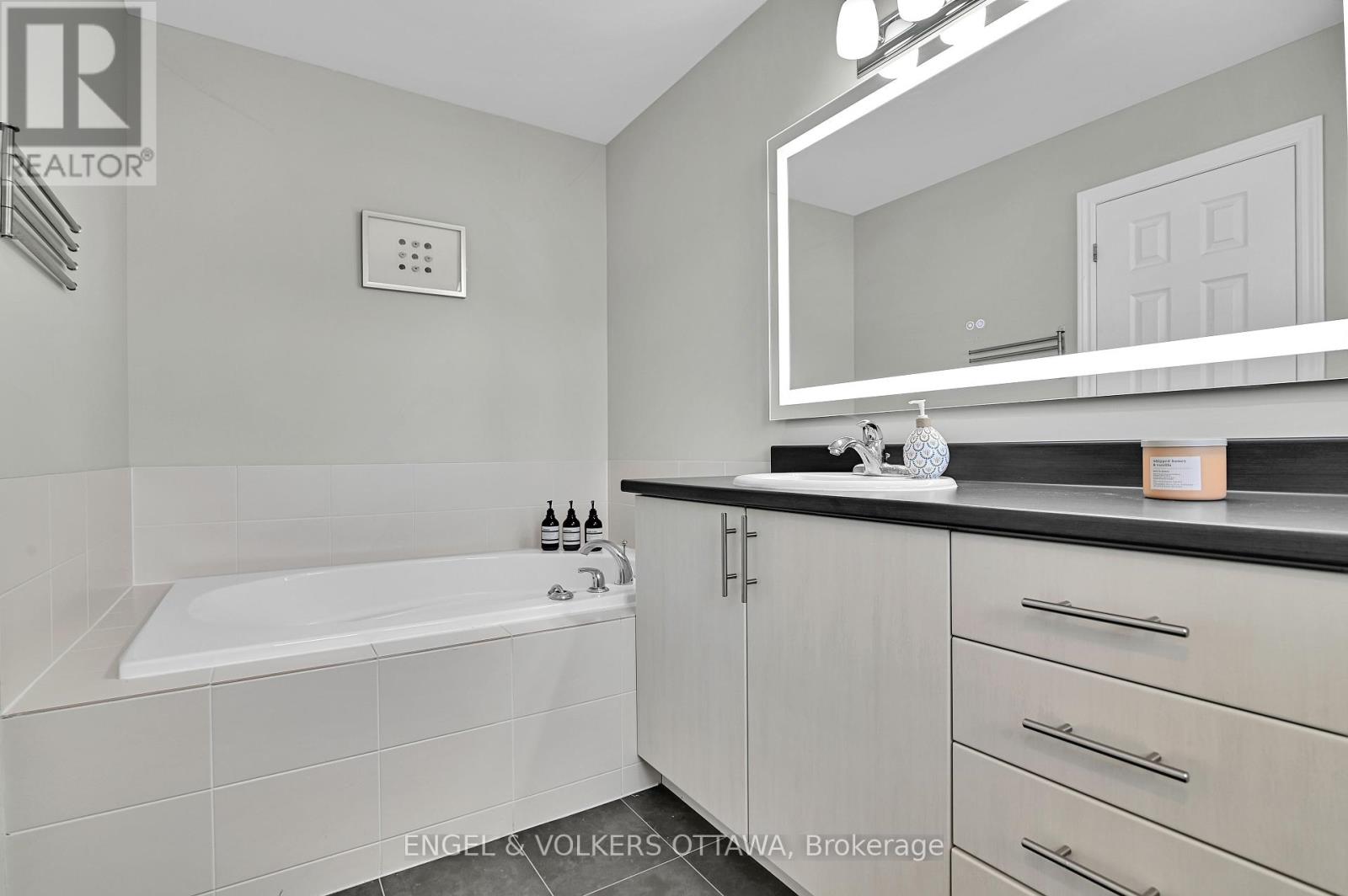 123 Waterfern Way, Ottawa, Ontario  K4A 0T4 - Photo 22 - X12439899