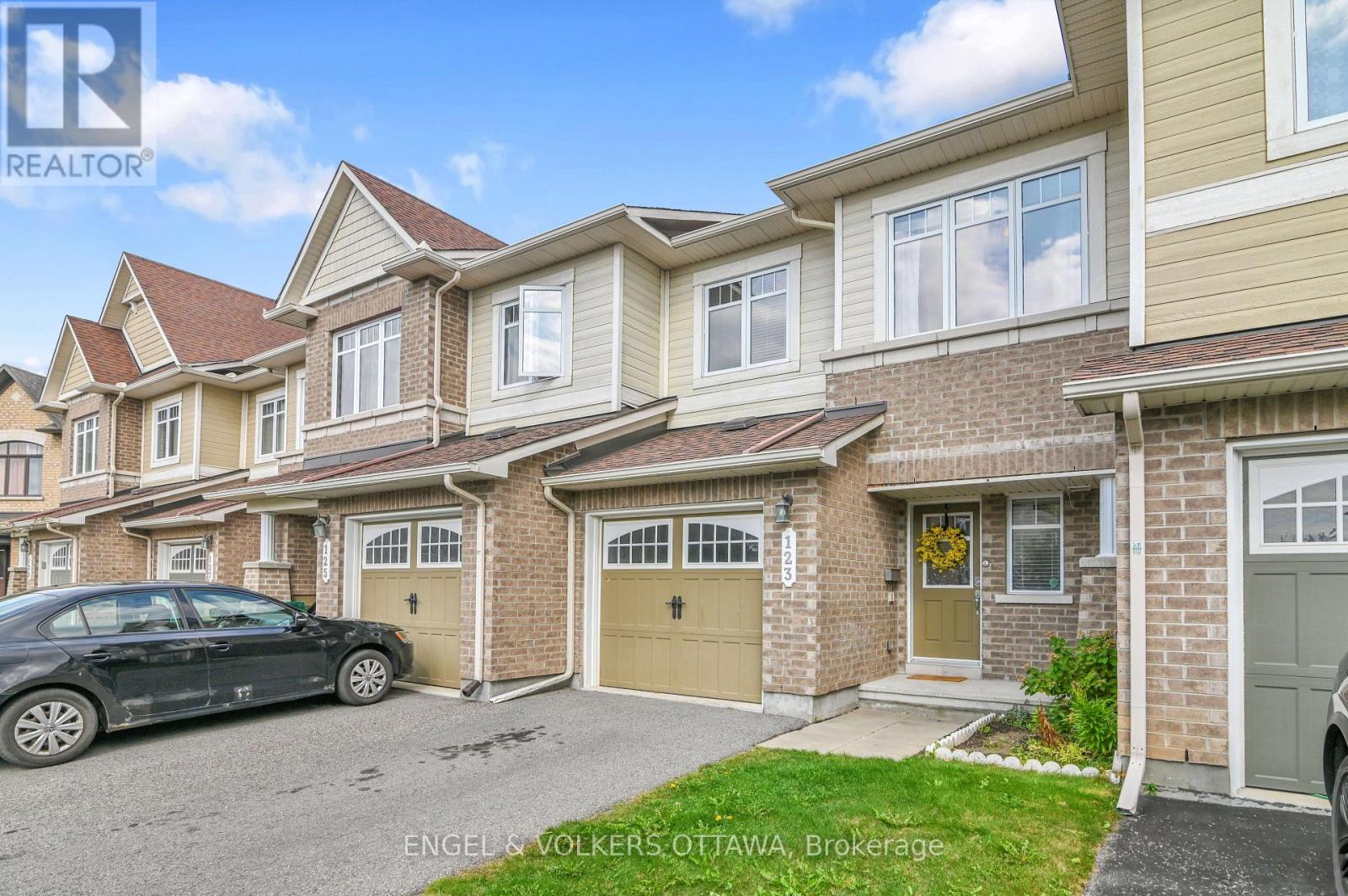 123 Waterfern Way, Ottawa, Ontario  K4A 0T4 - Photo 3 - X12439899