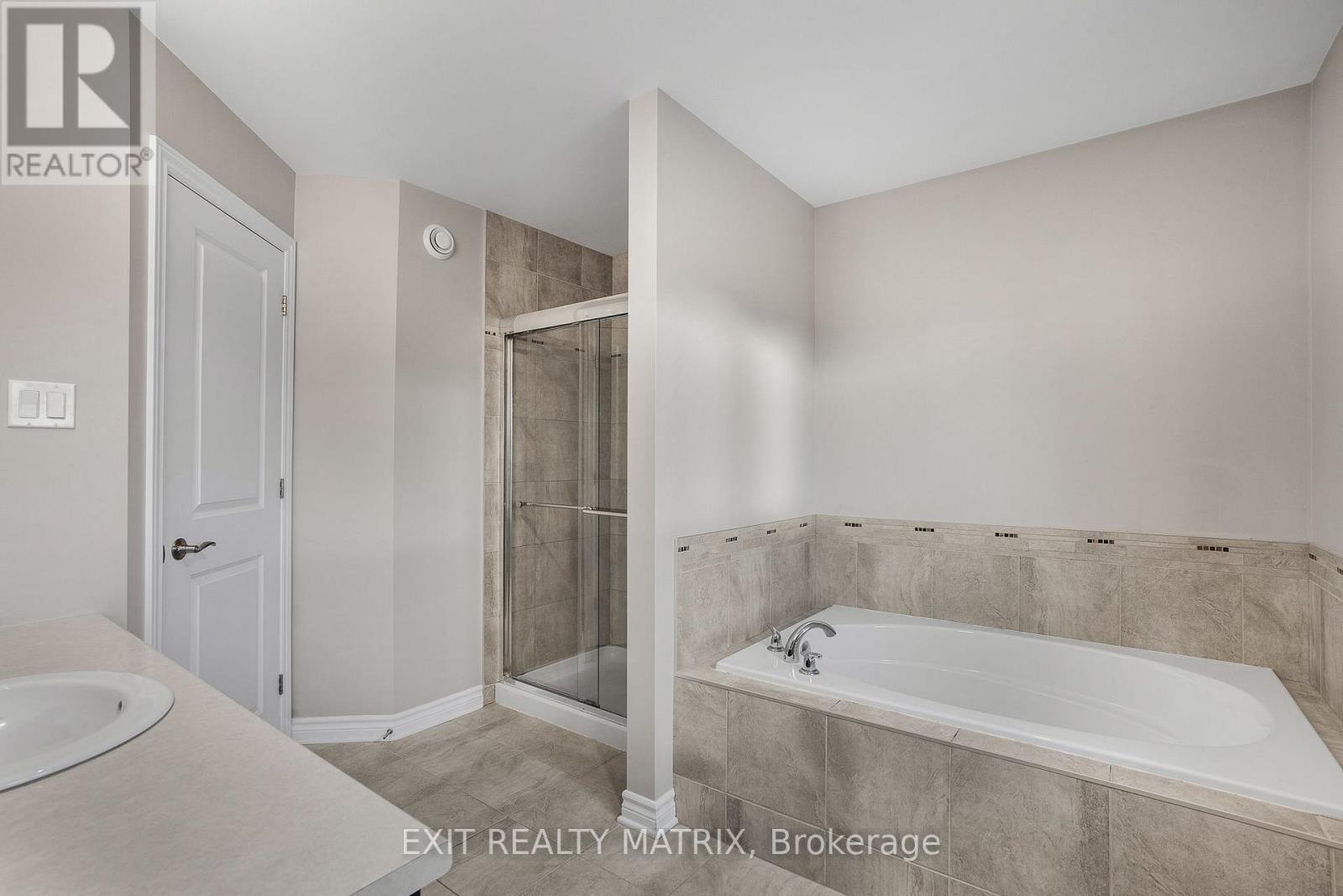 301 Colmar Street, Russell, Ontario  K0A 1W0 - Photo 20 - X12439902