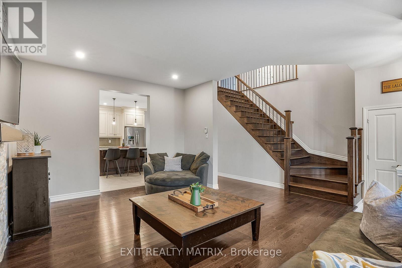 301 Colmar Street, Russell, Ontario  K0A 1W0 - Photo 5 - X12439902