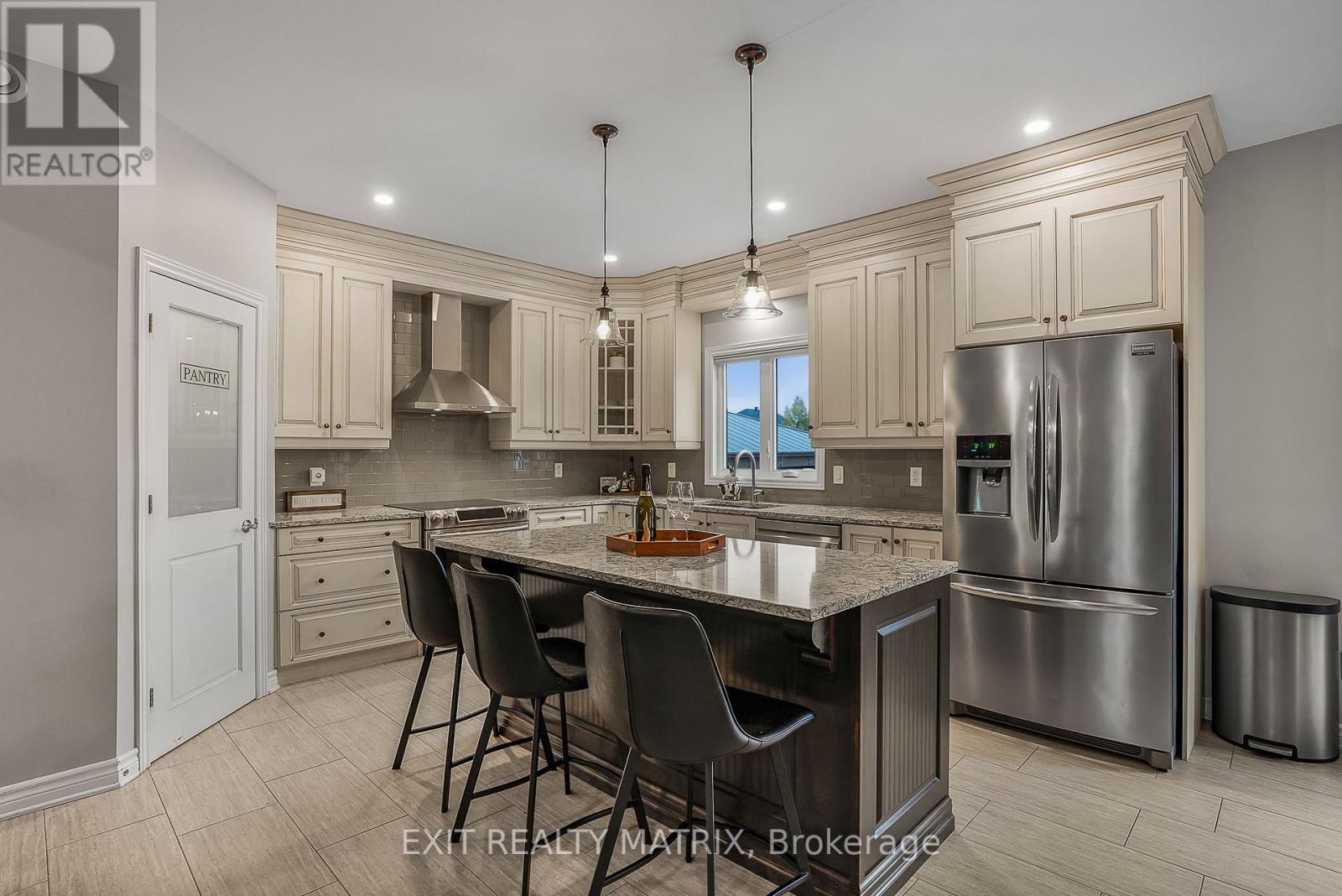 301 Colmar Street, Russell, Ontario  K0A 1W0 - Photo 8 - X12439902