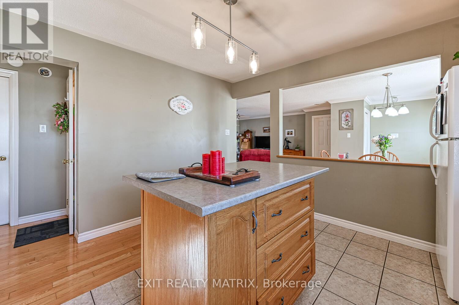 7719 Lawrence Street, Ottawa, Ontario  K0A 3J0 - Photo 10 - X12439966