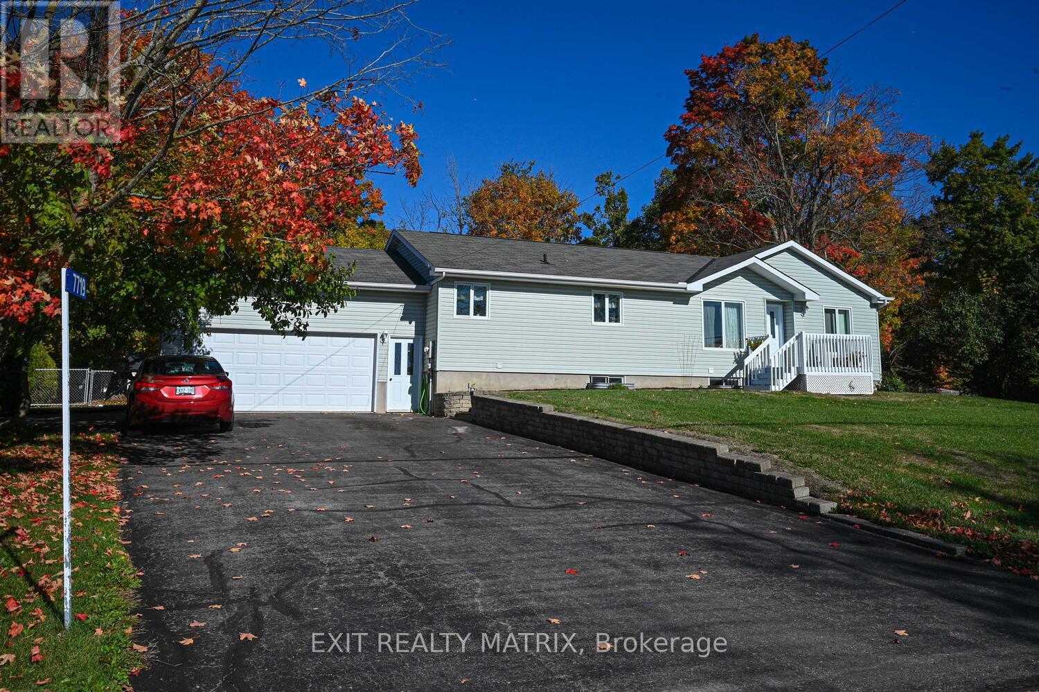 7719 Lawrence Street, Ottawa, Ontario  K0A 3J0 - Photo 2 - X12439966