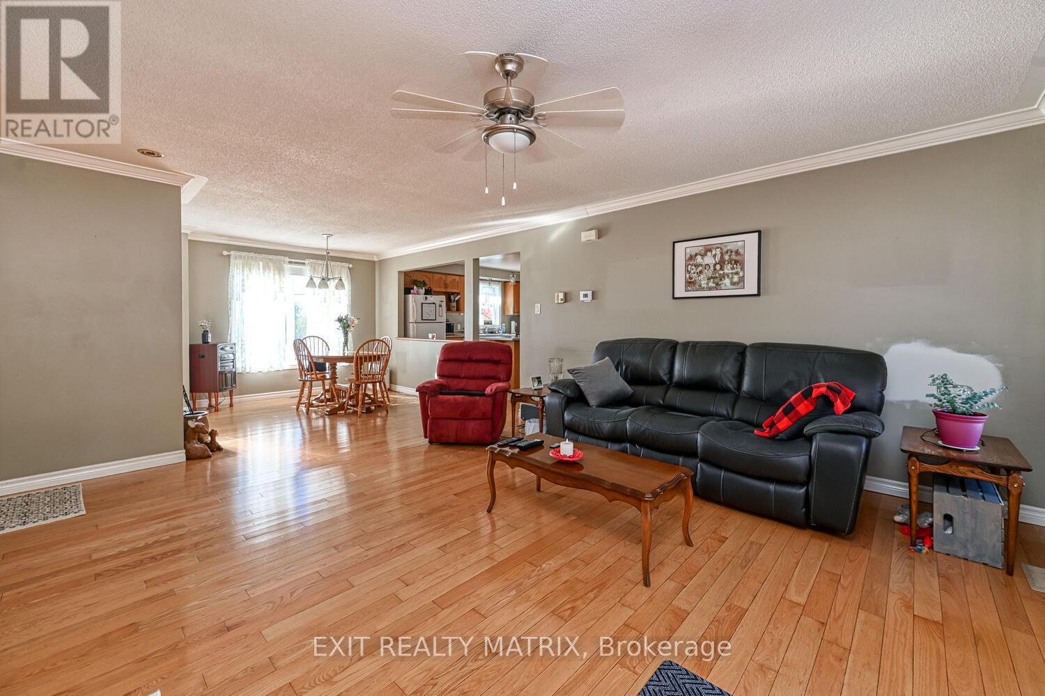7719 Lawrence Street, Ottawa, Ontario  K0A 3J0 - Photo 5 - X12439966