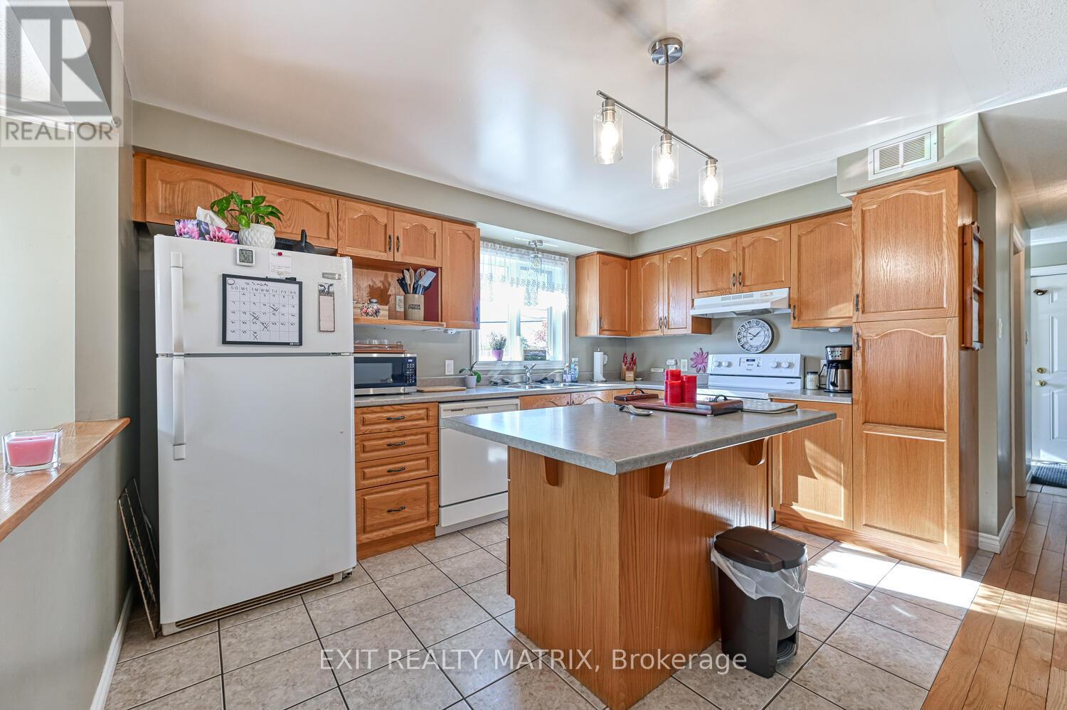 7719 Lawrence Street, Ottawa, Ontario  K0A 3J0 - Photo 8 - X12439966