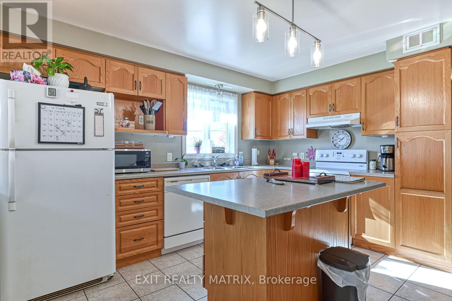 7719 Lawrence Street, Ottawa, Ontario  K0A 3J0 - Photo 9 - X12439966