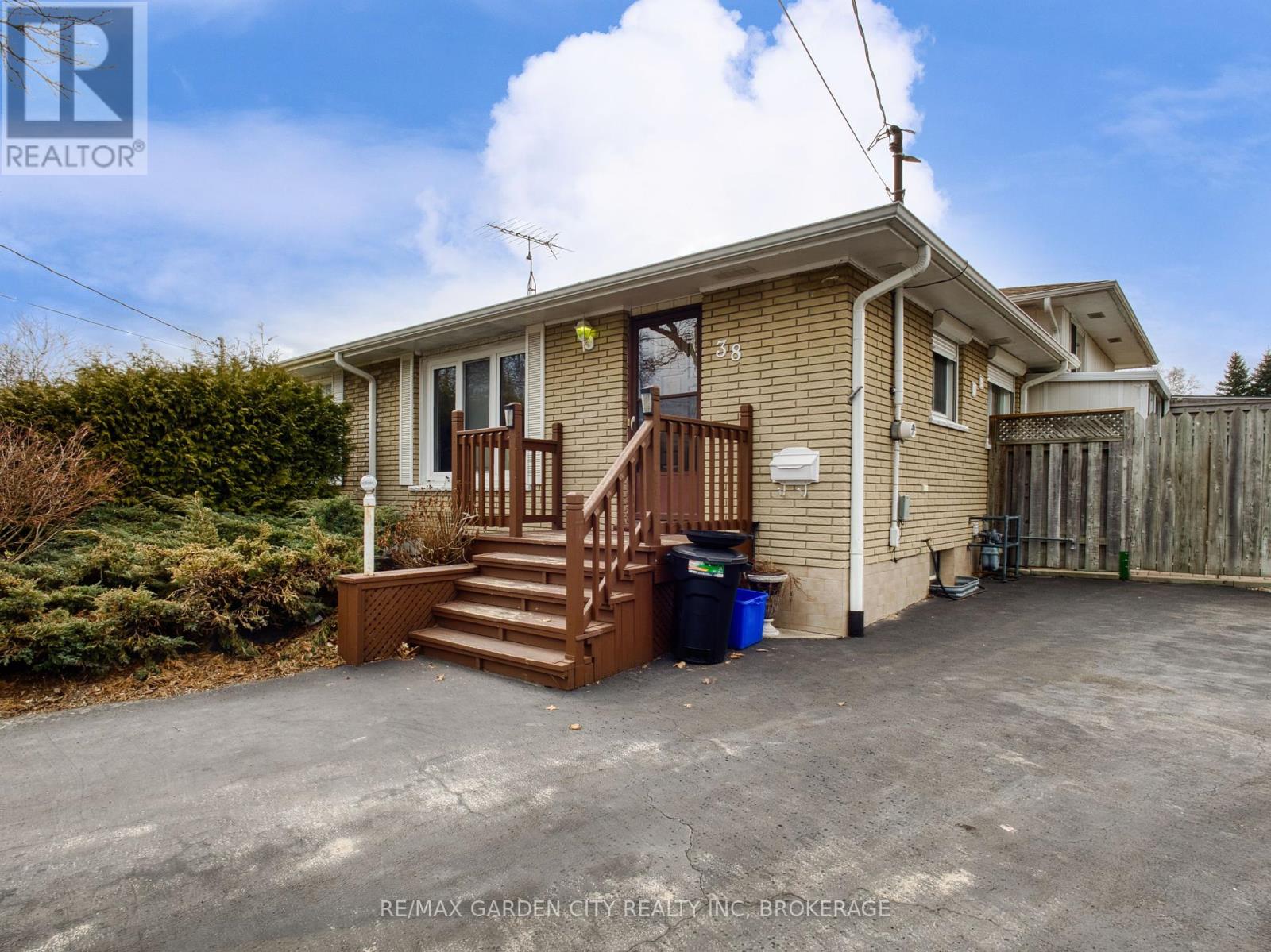 Main - 38 Cypress Street, St. Catharines (Lakeport), Ontario  L2N 4L9 - Photo 1 - X12439816