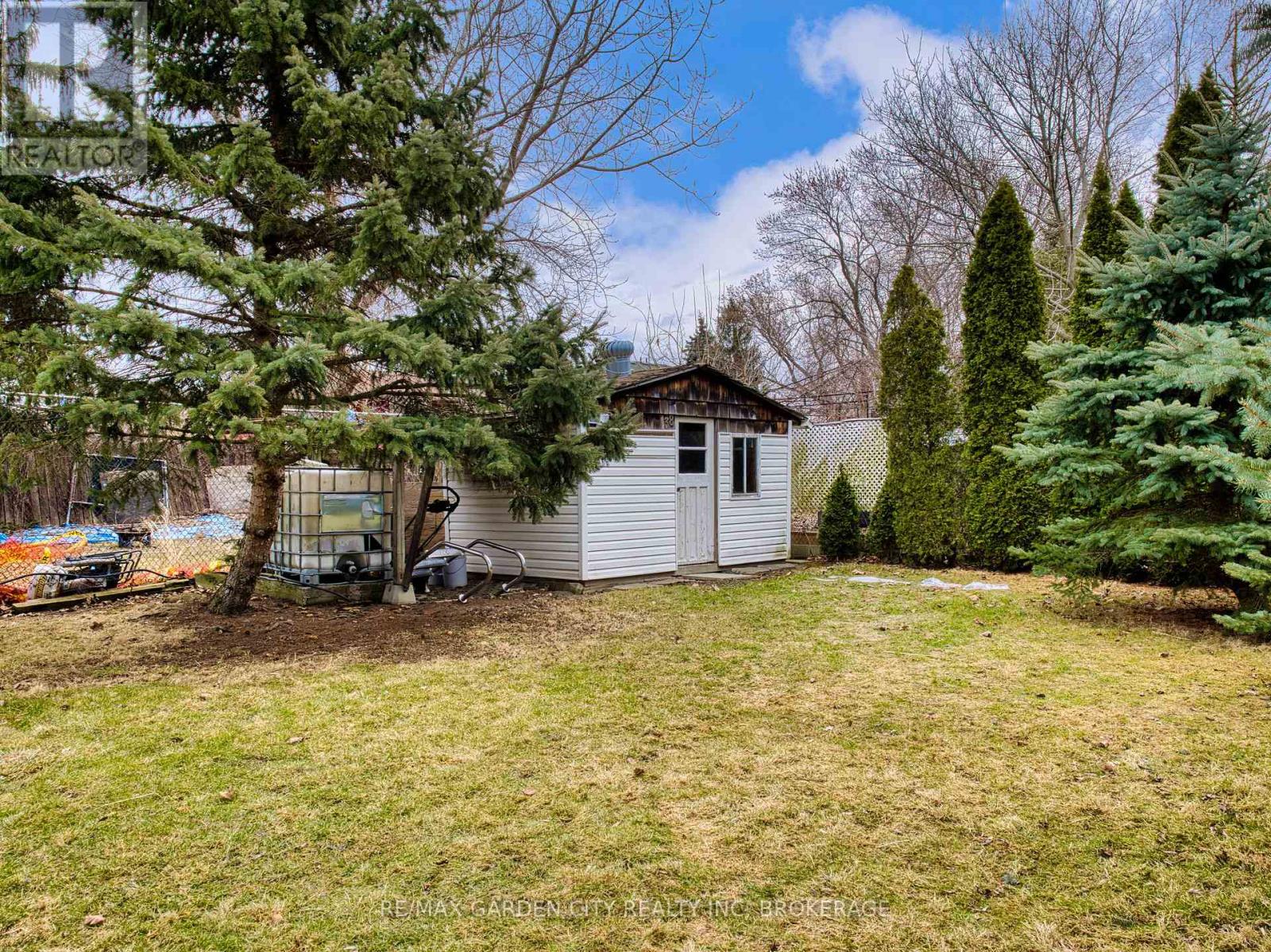 Main - 38 Cypress Street, St. Catharines (Lakeport), Ontario  L2N 4L9 - Photo 3 - X12439816