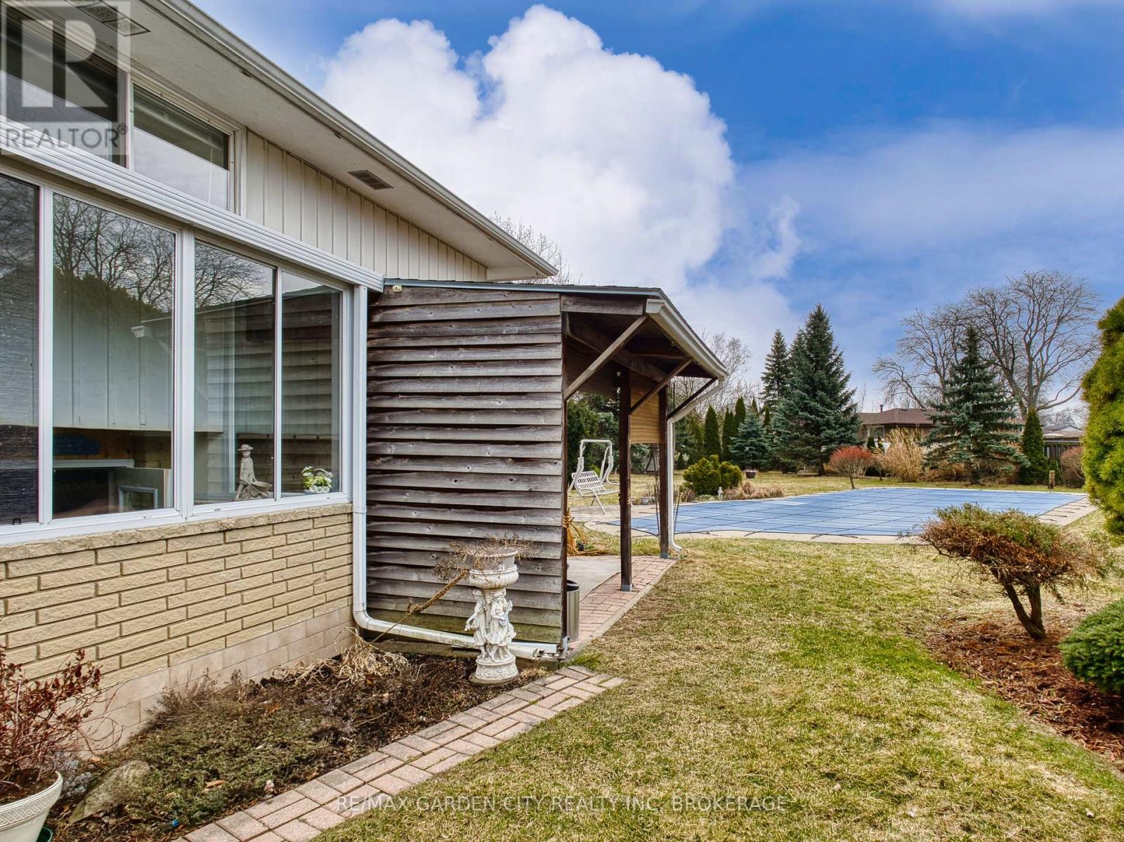 Main - 38 Cypress Street, St. Catharines (Lakeport), Ontario  L2N 4L9 - Photo 4 - X12439816