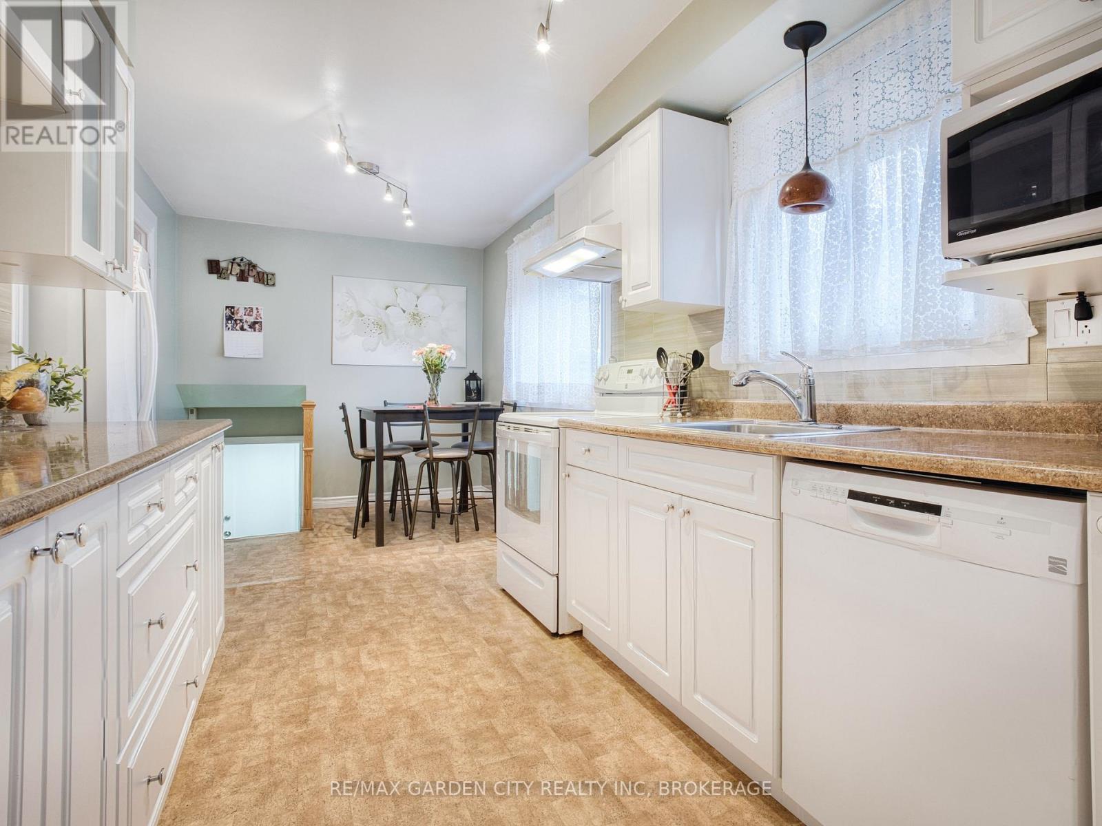 Main - 38 Cypress Street, St. Catharines (Lakeport), Ontario  L2N 4L9 - Photo 8 - X12439816