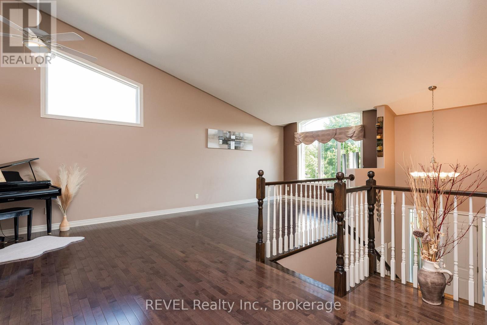 8503 Greenfield Crescent, Niagara Falls (Forestview), Ontario  L2H 3J8 - Photo 8 - X12439879