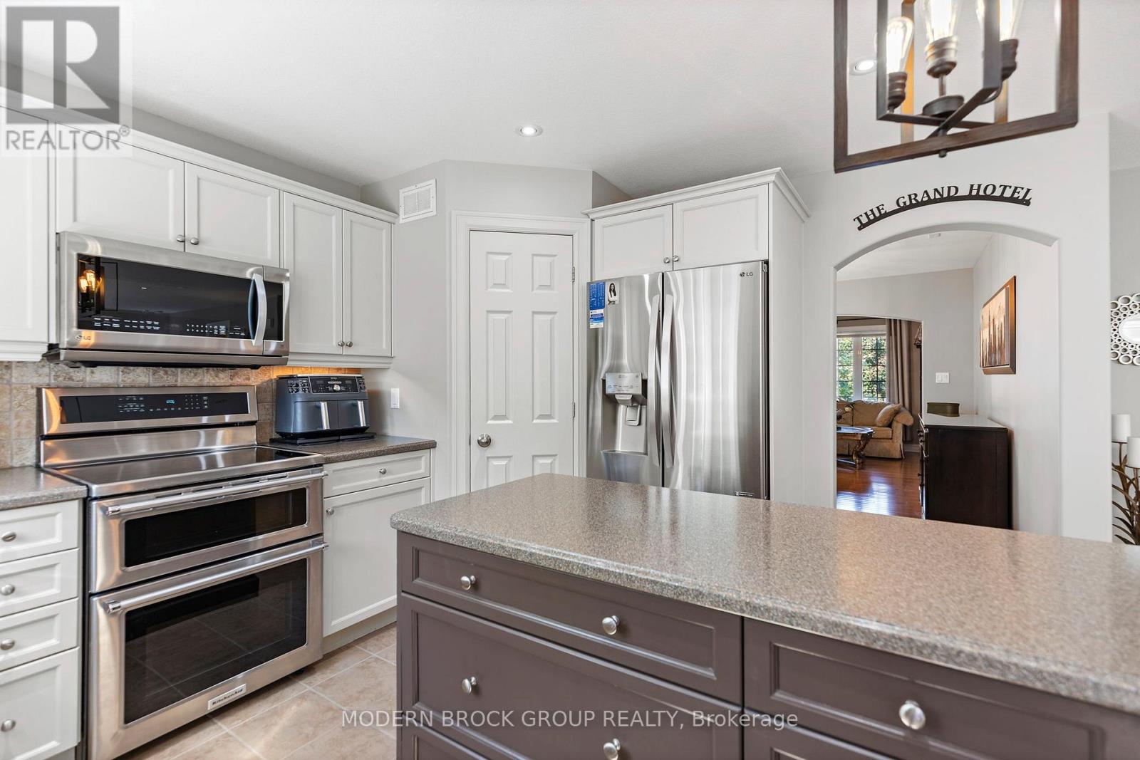 1021 Kingswood Street, Brockville, Ontario  K6V 7G1 - Photo 24 - X12439907