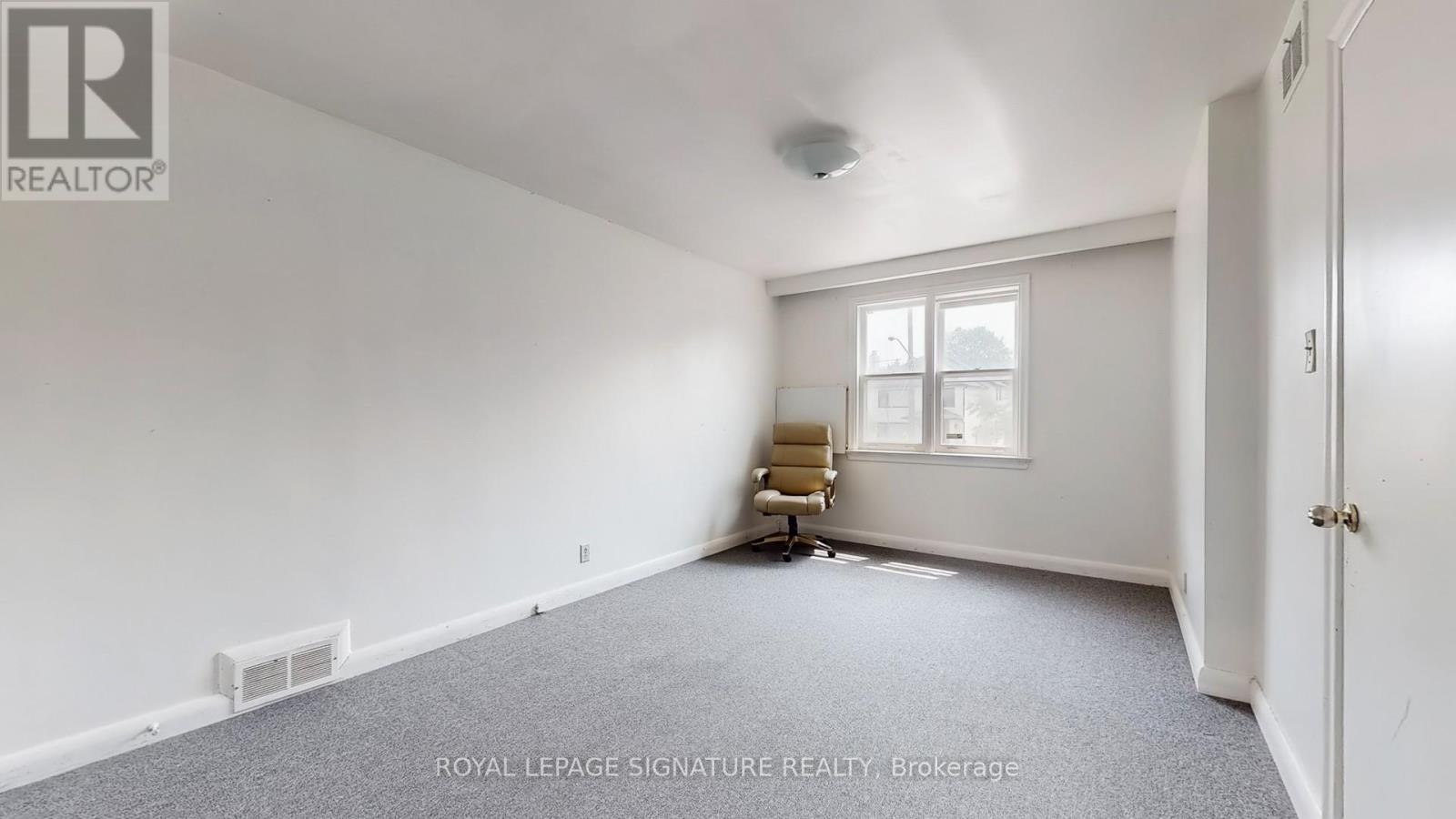 174 Caribou Road, Toronto (Bedford Park-Nortown), Ontario  M5N 2B6 - Photo 13 - C12439687