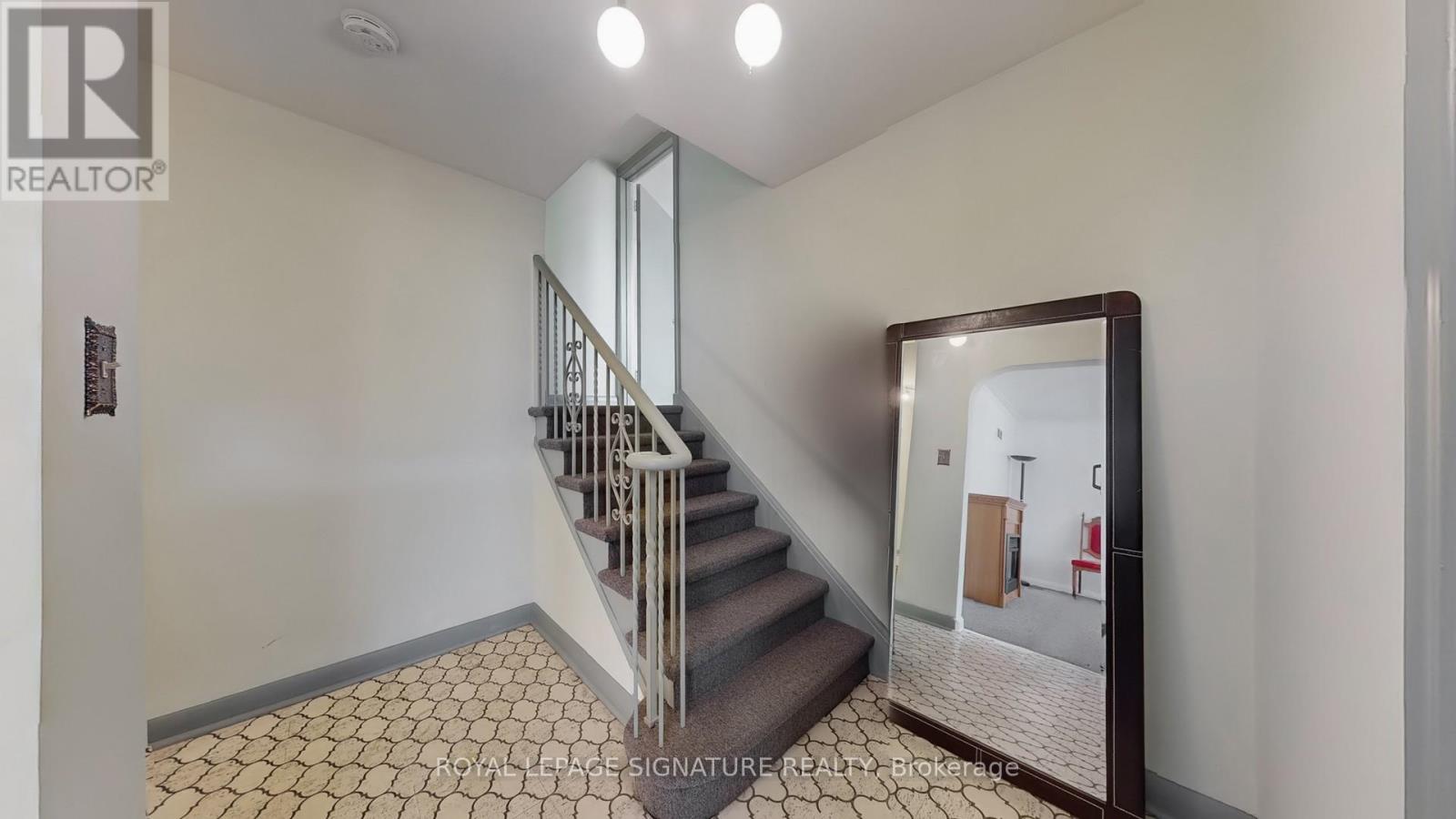 174 Caribou Road, Toronto (Bedford Park-Nortown), Ontario  M5N 2B6 - Photo 16 - C12439687