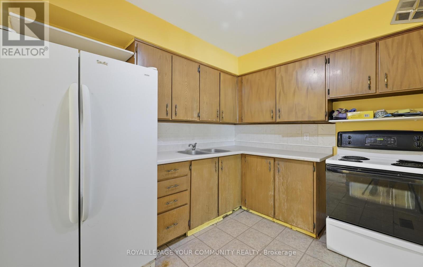 10 Village Green Way, Toronto, Ontario  M2J 1K8 - Photo 10 - C12439705