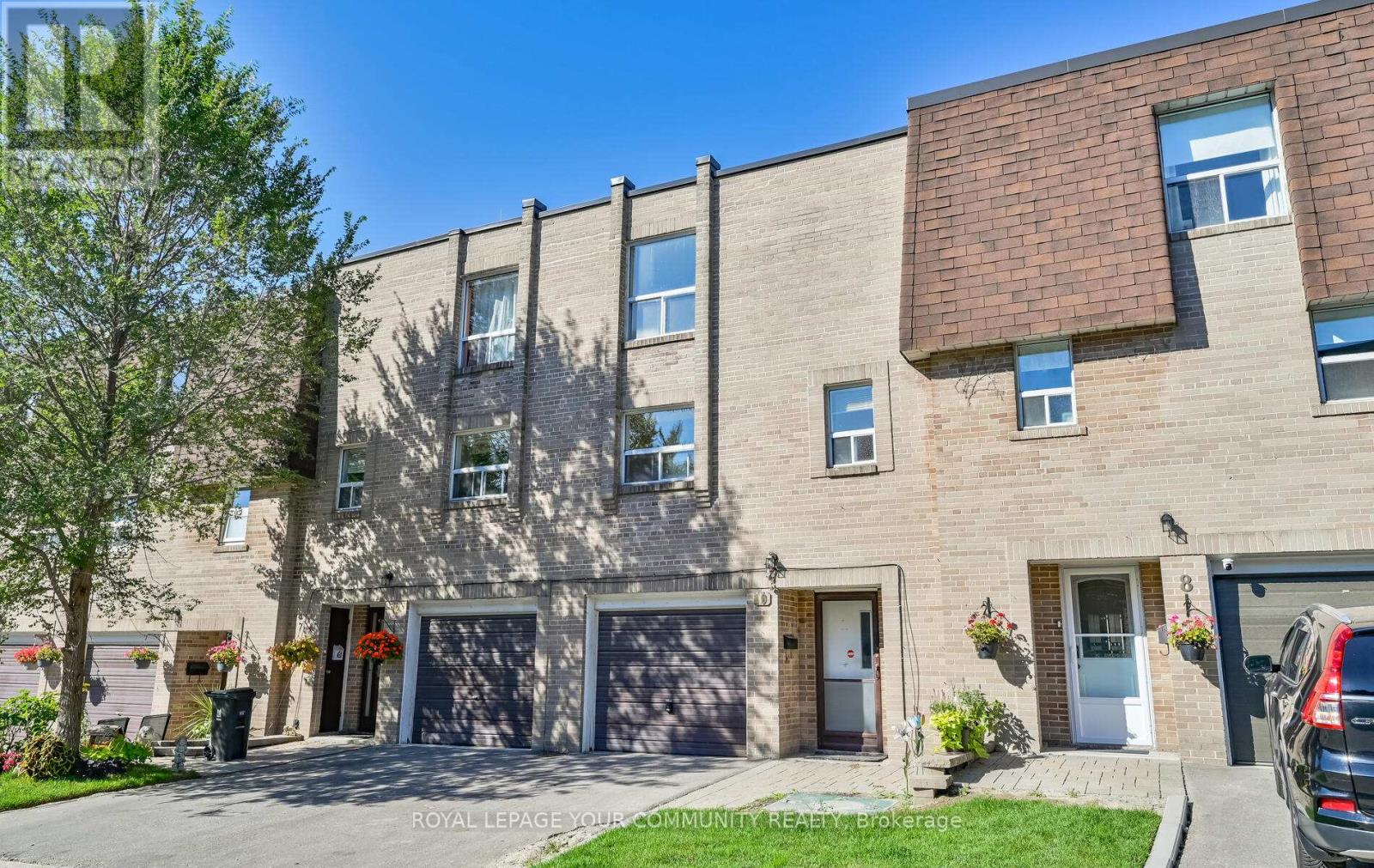 10 Village Green Way, Toronto, Ontario  M2J 1K8 - Photo 3 - C12439705
