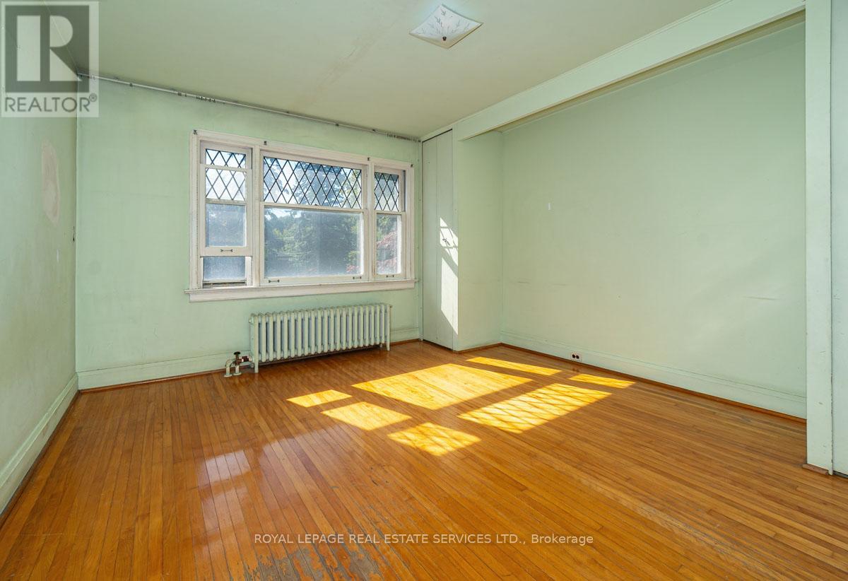 2 Parklea Drive, Toronto, Ontario  M4G 2J4 - Photo 18 - C12439723