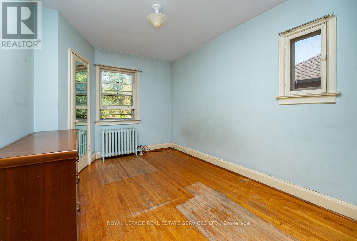 2 Parklea Drive, Toronto, Ontario  M4G 2J4 - Photo 20 - C12439723