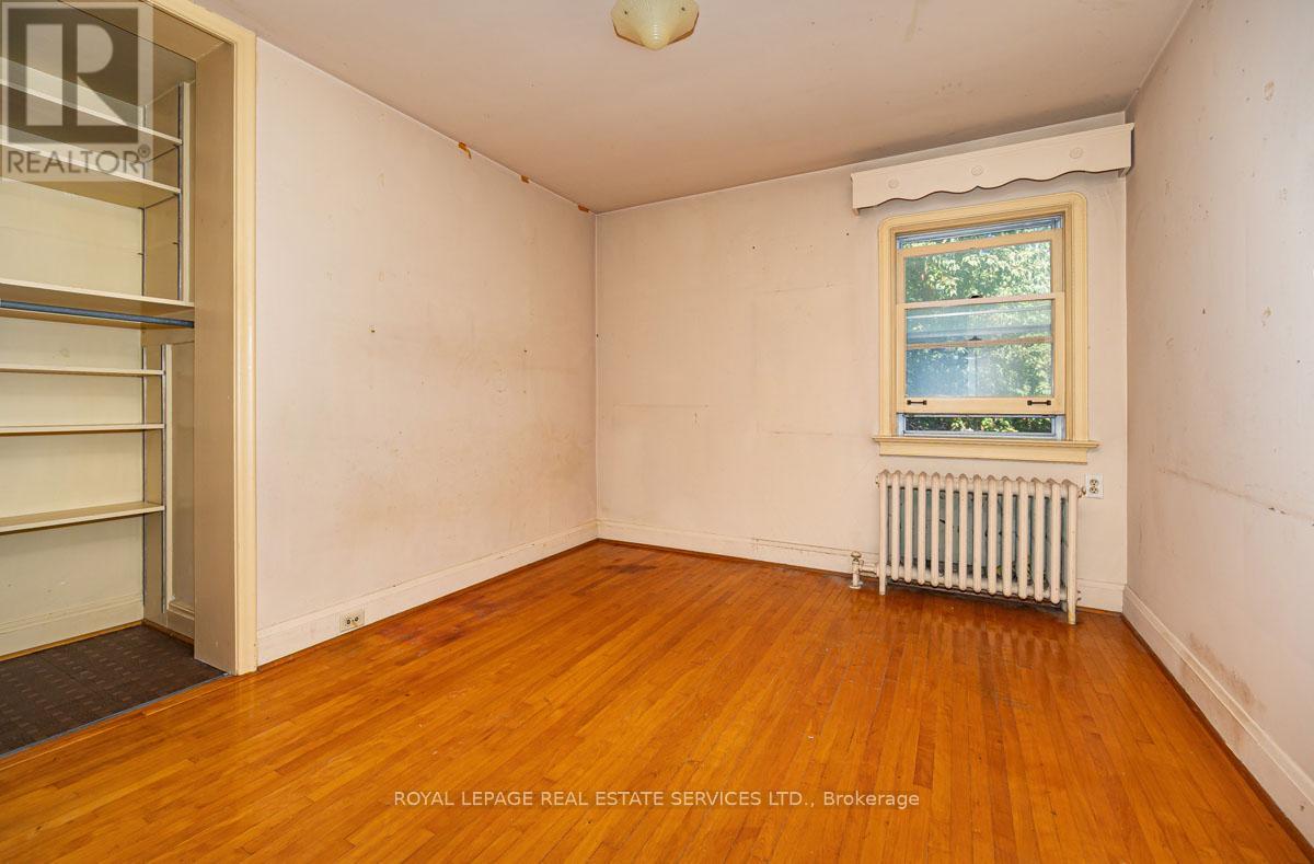 2 Parklea Drive, Toronto, Ontario  M4G 2J4 - Photo 21 - C12439723