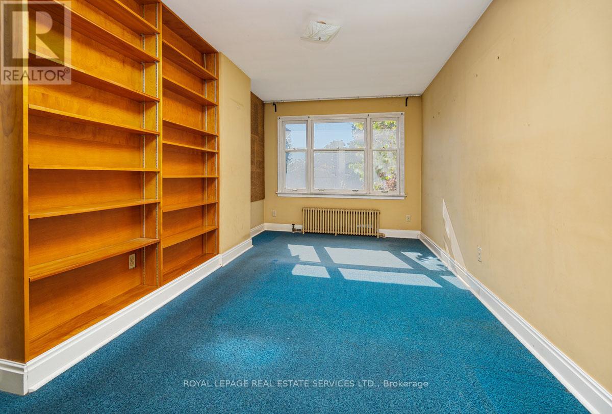 2 Parklea Drive, Toronto, Ontario  M4G 2J4 - Photo 22 - C12439723