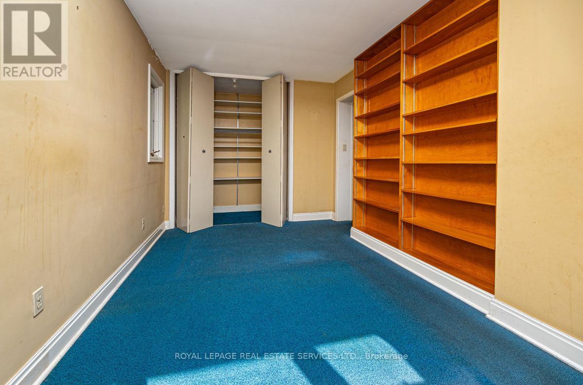 2 Parklea Drive, Toronto, Ontario  M4G 2J4 - Photo 23 - C12439723