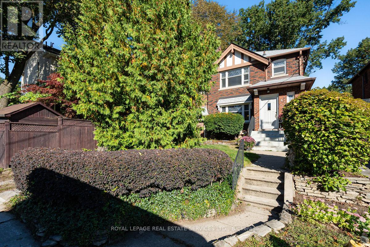 2 Parklea Drive, Toronto, Ontario  M4G 2J4 - Photo 3 - C12439723