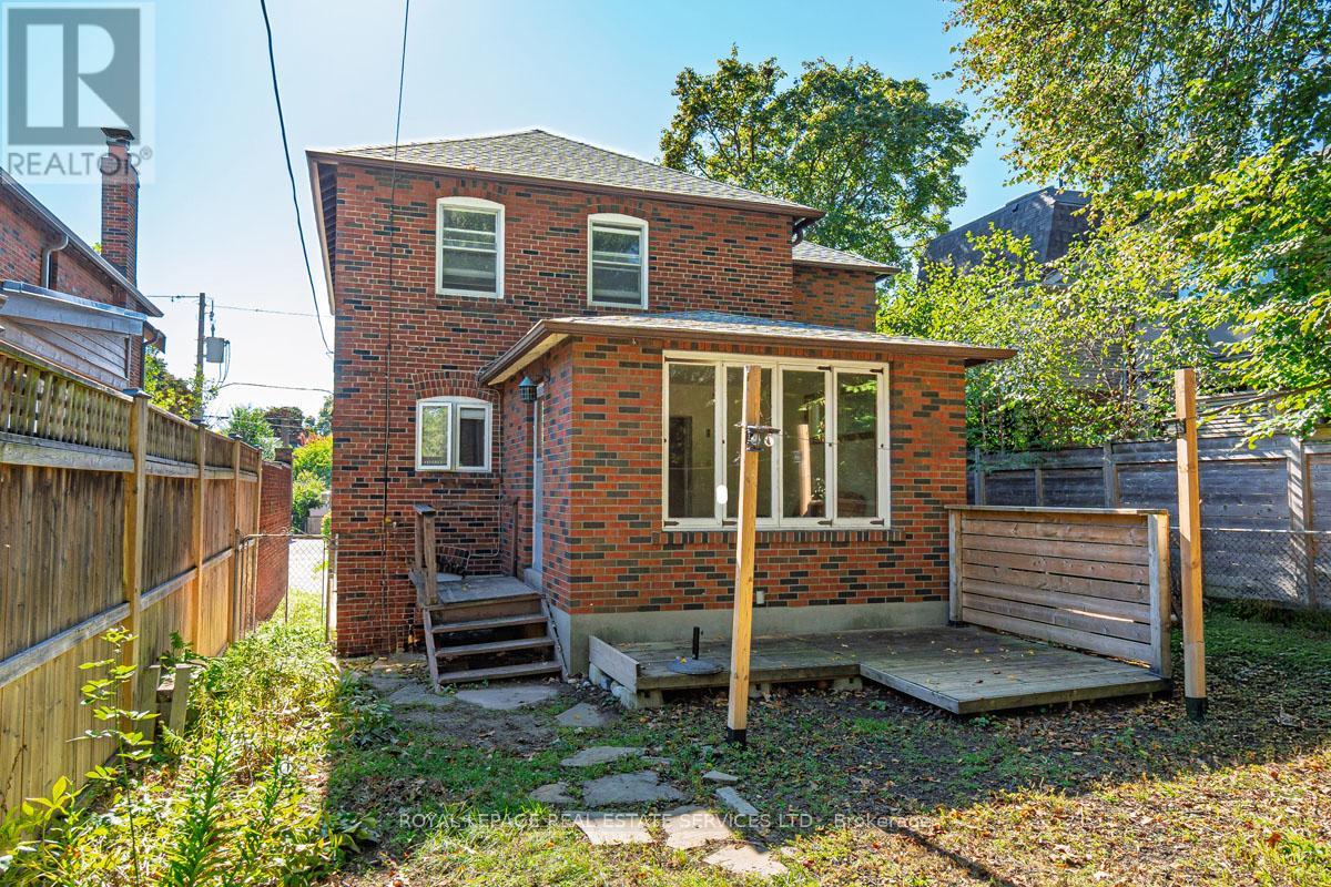 2 Parklea Drive, Toronto, Ontario  M4G 2J4 - Photo 34 - C12439723