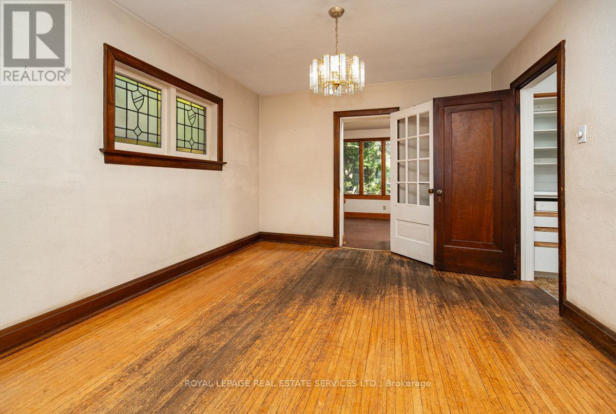 2 Parklea Drive, Toronto, Ontario  M4G 2J4 - Photo 9 - C12439723