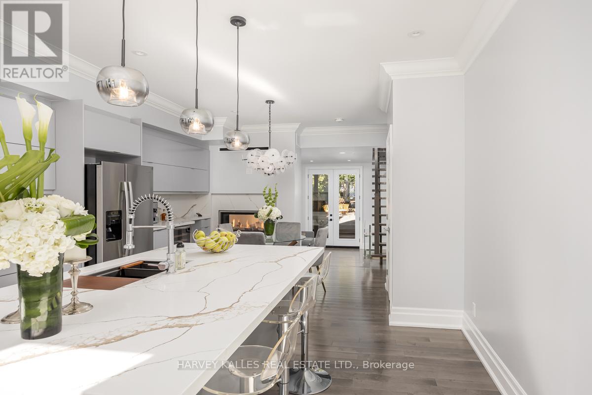 108 Shaftesbury Avenue, Toronto, Ontario  M4T 1A5 - Photo 6 - C12439729