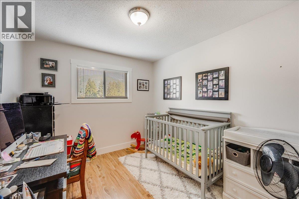 2621 10th Avenue, Castlegar, British Columbia  V1N 3A4 - Photo 34 - 10364547