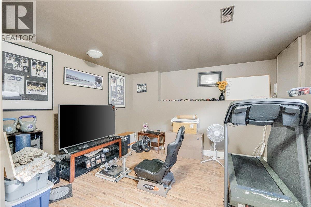 2621 10th Avenue, Castlegar, British Columbia  V1N 3A4 - Photo 45 - 10364547