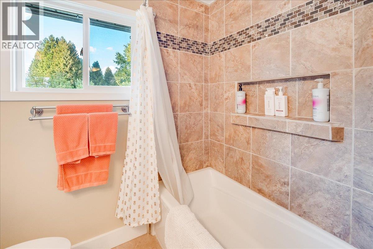 2621 10th Avenue, Castlegar, British Columbia  V1N 3A4 - Photo 37 - 10364547